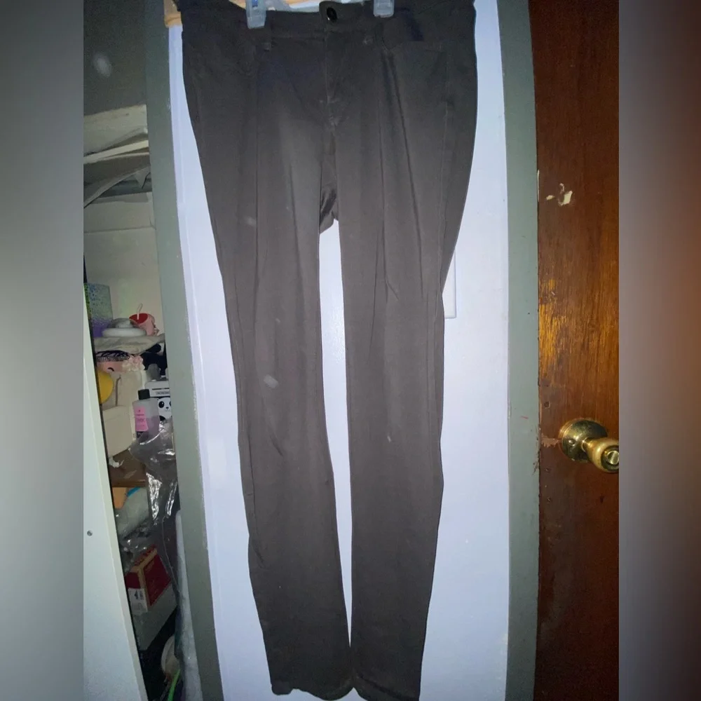 Used - Picture 2 of 8